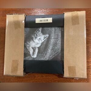 SOLD!Issac Jacobs Black Photo Frame with Meow!